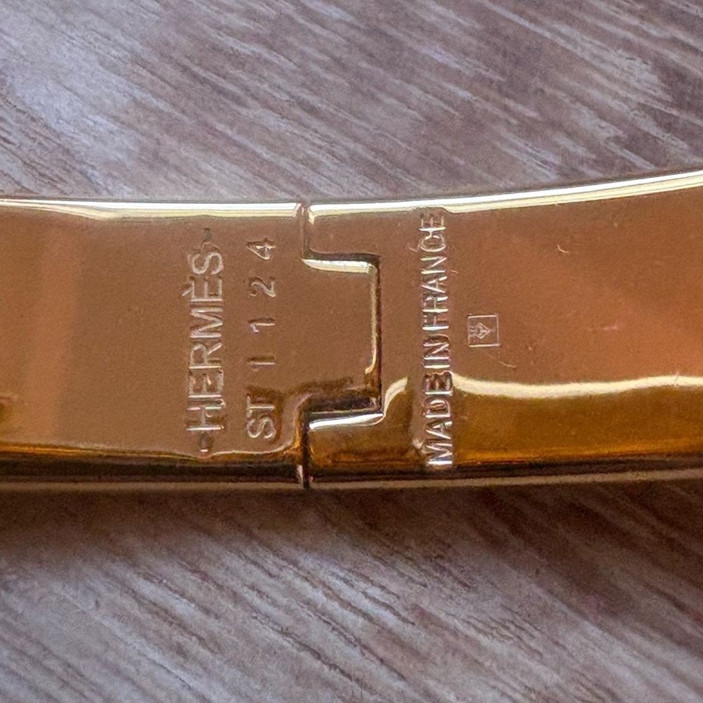 Hermes Clic H Bracelet Gold and White Enamel - Picture 6 of 8